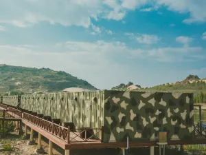 Yulong Shahu Container Hot Spring Hotel
