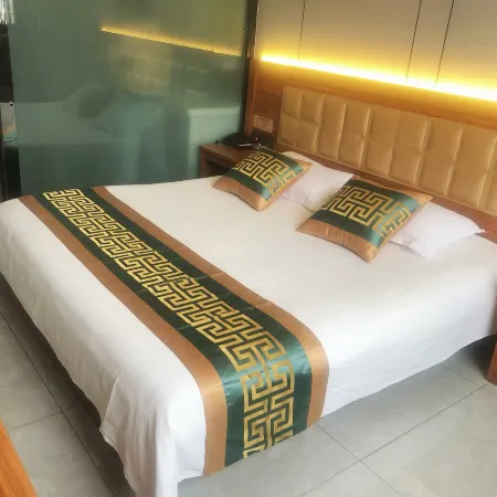 Crystal Hotel (People's Hospital)