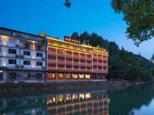 Guipu River View Homestay (Fenghuang Ancient Town Fengyu Bridge) - พร้อมอาหารเช้า