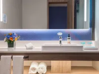 Holiday Inn Express SHENZHEN FUTIAN CENTER by IHG Hotels near Ping An Finance Center - Free Sky