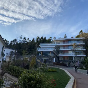 Luoping County Guyang Xiaozhu B&B โรงแรมใกล้จินจิลิง