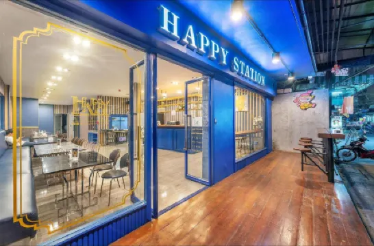 Happy Station Bangkok Отели рядом с достопримечательностью «Золотой Будда»