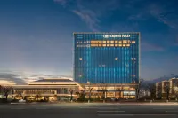 Crowne Plaza Shangluo Hotel dekat Shangluo Lianhu Park