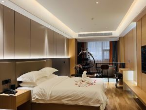 Bloom Hotel (Wuzhou Sun Plaza Branch)