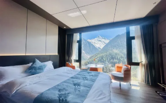 Deqin Yubeng Ruoguanjing Inn Hotels near Ice Lake, Moirig Snow Mountain