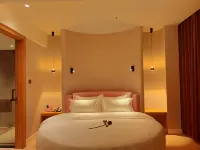 Jingchen Hotel (Leshan Zhanggongqiao Food Street Branch) - Balkoner