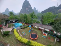 Yangshuo Li river resort Hotels near Yellow Cloth Reflection