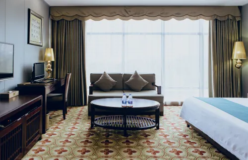 Beihai Manhattan Hotel (High Speed Railway Station Golden Beach)