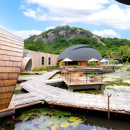 Turtle Bay Eco Luxe Hua Hin Отели рядом с достопримечательностью «Пляж Сай Ной»