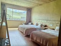 理塘格聶觀山悦嶺·野奢民宿 Hotels near Xiazetong Village