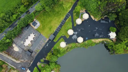 Half Day Away City Ancient Tree Mine Camping Hotel Отели в г. Сыхуэй