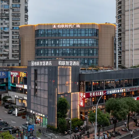 BOLIAN HOTEL(Fuzhou Sanfang Qixiang Binhai Express Mindu Station) )