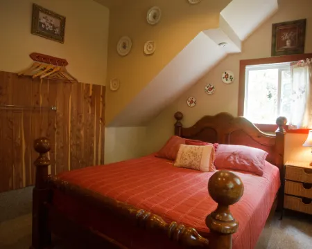 Volcano Hale Hotels in Volcano