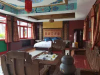 Yichun Chinese Siheyuan Homestay - parking