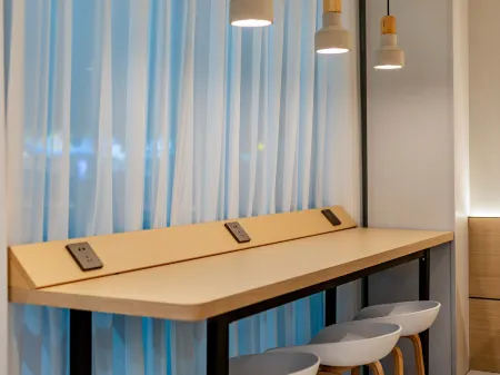 7Days Inn Hotel (Hohhot Dazhaosi) Отели рядом с достопримечательностью «Xilitu Zhao  Temple»