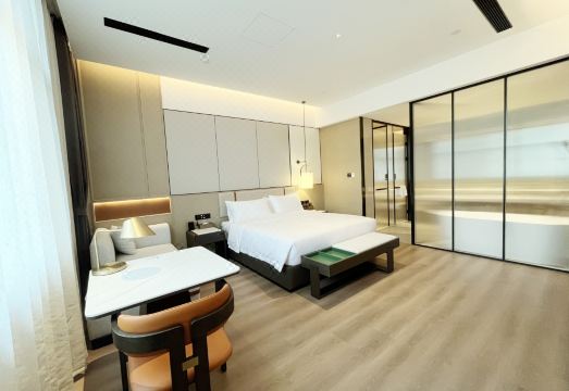 Holiday Villa Hotel & Suites, Weihai, Shandong, P.R.C Hotel Overview