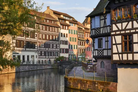 Hôtel & Spa RÉGENT Petite France Отели рядом с достопримечательностью «Fontaine de Janus»