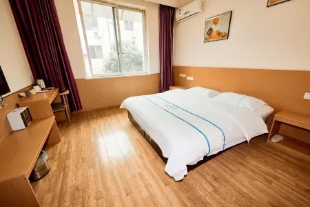 Luojiang Le to the Express Hotel Отели рядом с достопримечательностью «Sichuan Institute of Technology (Luojiang Campus)»