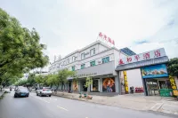 Baoshan Peace Hotel Hotels near Wangcheng Tower