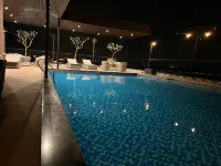باراجون نوي باي هوتل آند بول - مسبح على السطح