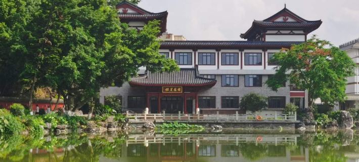 Xinxing Guo'en Hotel (Liuzu's Hometown) Các khách sạn ở Tân Hưng