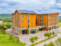 Changbai Mountain Wanda Yue Loft Hot Spring Hotel (Tourism Service Center of West Changbai Mountain) Hotel a Fusong
