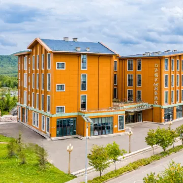 Changbai Mountain Wanda Yue Loft Hot Spring Hotel (Tourism Service Center of West Changbai Mountain)