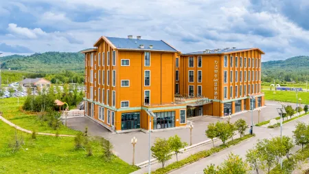Changbai Mountain Wanda Yue Loft Hot Spring Hotel (Tourism Service Center of West Changbai Mountain)