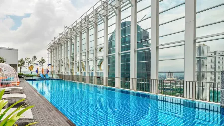 Shama Suasana Johor Bahru (Formerly known as Suasana All Suites Hotels Johor Bahru) Отели рядом с достопримечательностью «Bangunan Sultan Ibrahim»