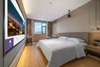 Yue Wutong X Hotel (Xuchang Fat Donglai Times Square Cao Wei Ancient City) - balcony