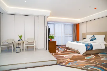 Colorful Global Hotel