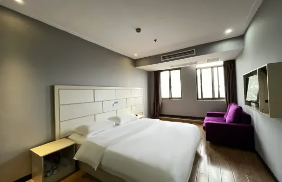 鑫座逸品酒店（鬆滋職教中心店）