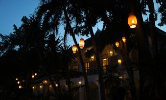 1. Villa La..