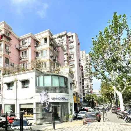 Meow Hero Youth Hostel