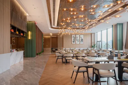 GOLDEN CENTURY INTERNATIONAL HOTEL Отели рядом со станцией Wuwei Railway Station