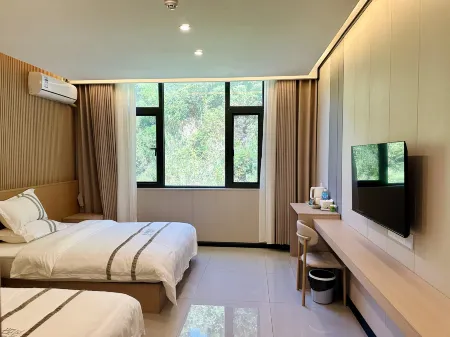 SHI JU HOTEL Отели рядом с достопримечательностью «Yun County Happy Water World»