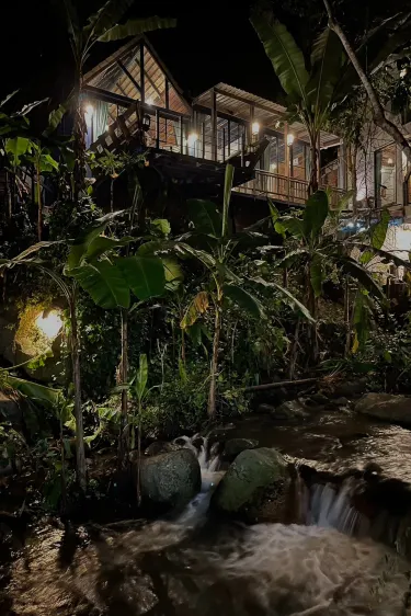 วิลล่าวิโรจเพชร วิวแม่น้ำ