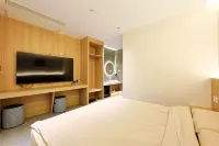 Banshan Light Luxury B&B (Yanji Wanda Plaza Yanji West Station Branch)
