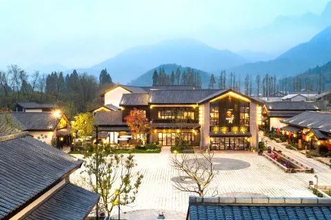 Hotel MoMc Jiuhuashan