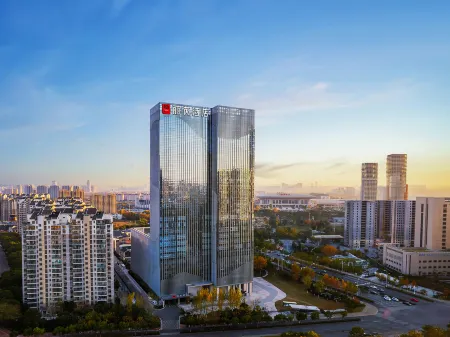 Radisson RED Hefei South Railway Station Отели рядом с достопримечательностью «Mingjiao Temple»