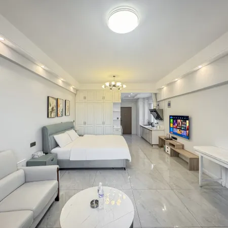 Jinyue Movie Homestay (Longmen High-Speed Railway Station Baolong Plaza)