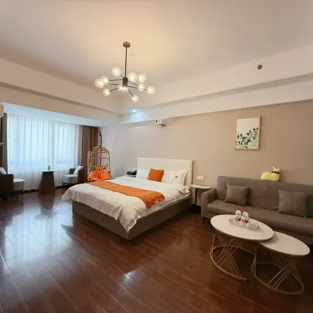 A lily wisdom hotel (Fuyang Yingzhou Wanda Store)