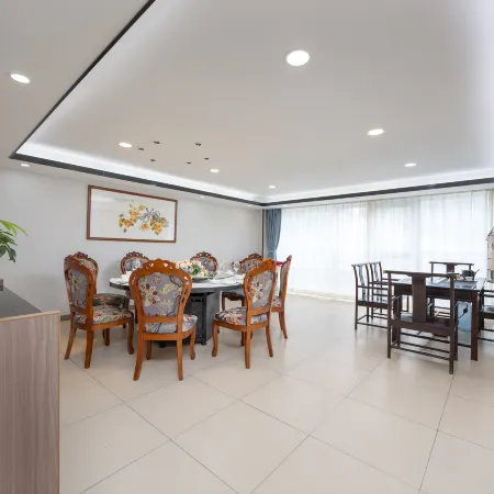 BONUS HOTEL Отели рядом с достопримечательностью «Tingtao Pavilion»