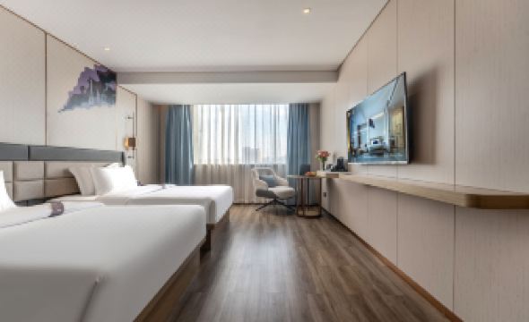 Elong Hotel (Zhaoqing Qixingyan Archway Plaza)