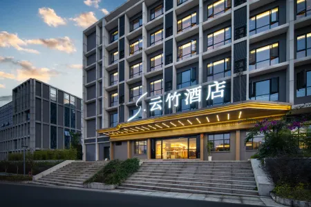 S Bamboo Hotel Отели рядом с достопримечательностью «Chengdu College of Sichuan Foreign Studies University (Yibin Campus)»