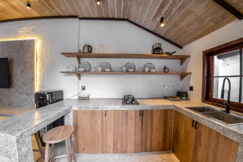 Putri Salju Villa by EVDEkimi – Teras indah di jantung artistik Ubud Makanan Photos