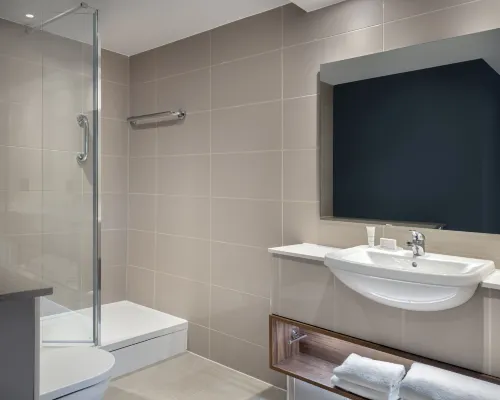 Delta Hotels by Marriott Bristol City Centre Rooms Photos