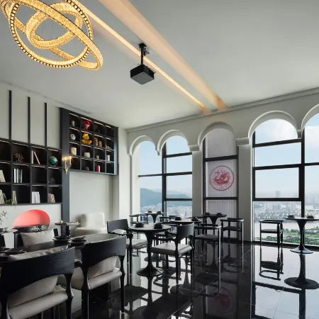 zhenyi Skyline Riverside Hotel (Changsha Wuyi Square Peiyuanqiao Subway Station Branch)