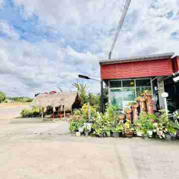 โรงแรมปาริชาติ บ้านดุง Hotel Exterior