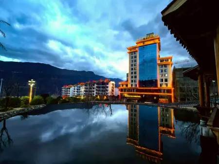 Yongshan Jinsha Impression Hotel Отели рядом с достопримечательностью «Yongshan Passenger Transport Terminal (Post Hotel West)»